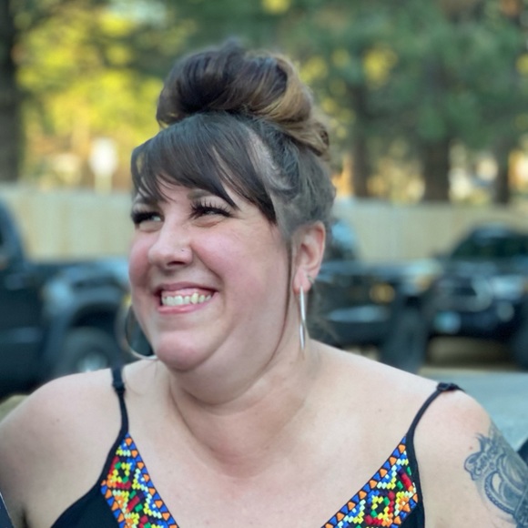 Meet your Posher, Stacy - Picture 3 of 4